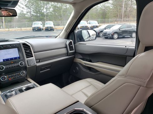 Used 2021 Ford Expedition XLT image 36