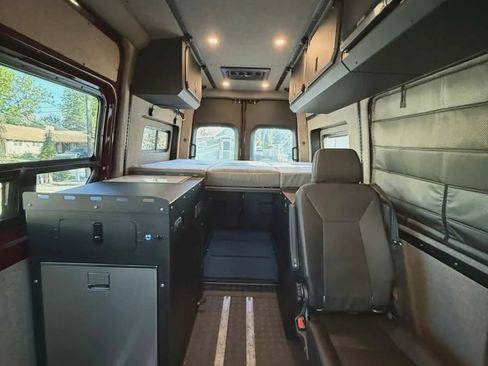 Used 2024 Mercedes-Benz Sprinter 2500 image 92