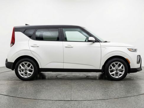Used 2025 Kia Soul LX w/ LX Technology Package image 11