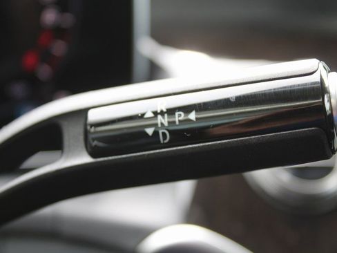 Used 2025 Mercedes-Benz GLC 350e 4MATIC image 36