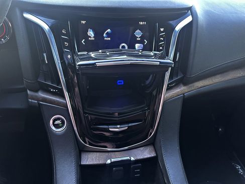 Used 2016 Cadillac Escalade ESV Luxury image 21