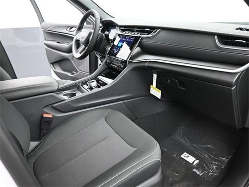 New 2025 Jeep Grand Cherokee Laredo X w/ Luxury Tech Group I image 19