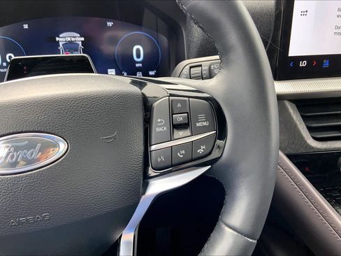 Certified 2025 Ford Explorer Platinum image 24