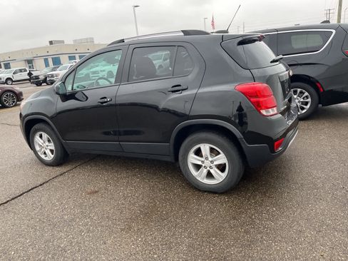Used 2021 Chevrolet Trax LT w/ LT Convenience Package image 11