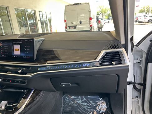 Used 2025 BMW X7 xDrive40i image 25