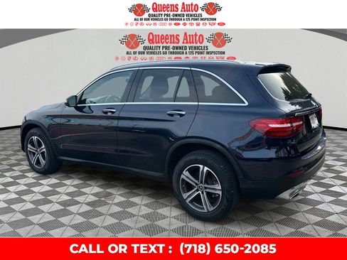 Used 2019 Mercedes-Benz GLC 300 4MATIC w/ Premium Package image 4