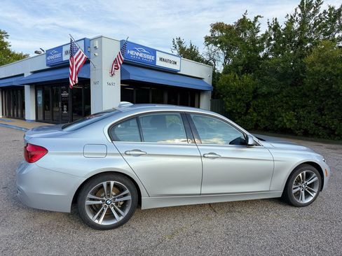 Used 2018 BMW 330i xDrive Sedan AWD/4WD image 8