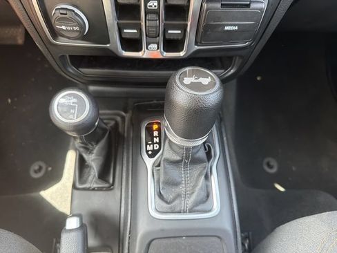 Used 2024 Jeep Wrangler Unlimited Sport AWD/4WD image 30