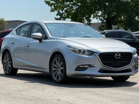 Used 2018 MAZDA MAZDA3 Touring FWD image 8