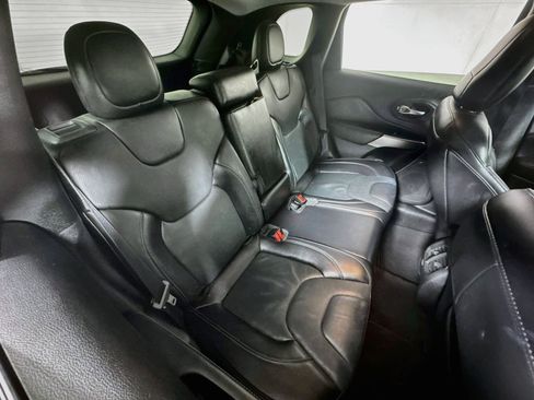 Used 2019 Jeep Cherokee Limited AWD/4WD image 25