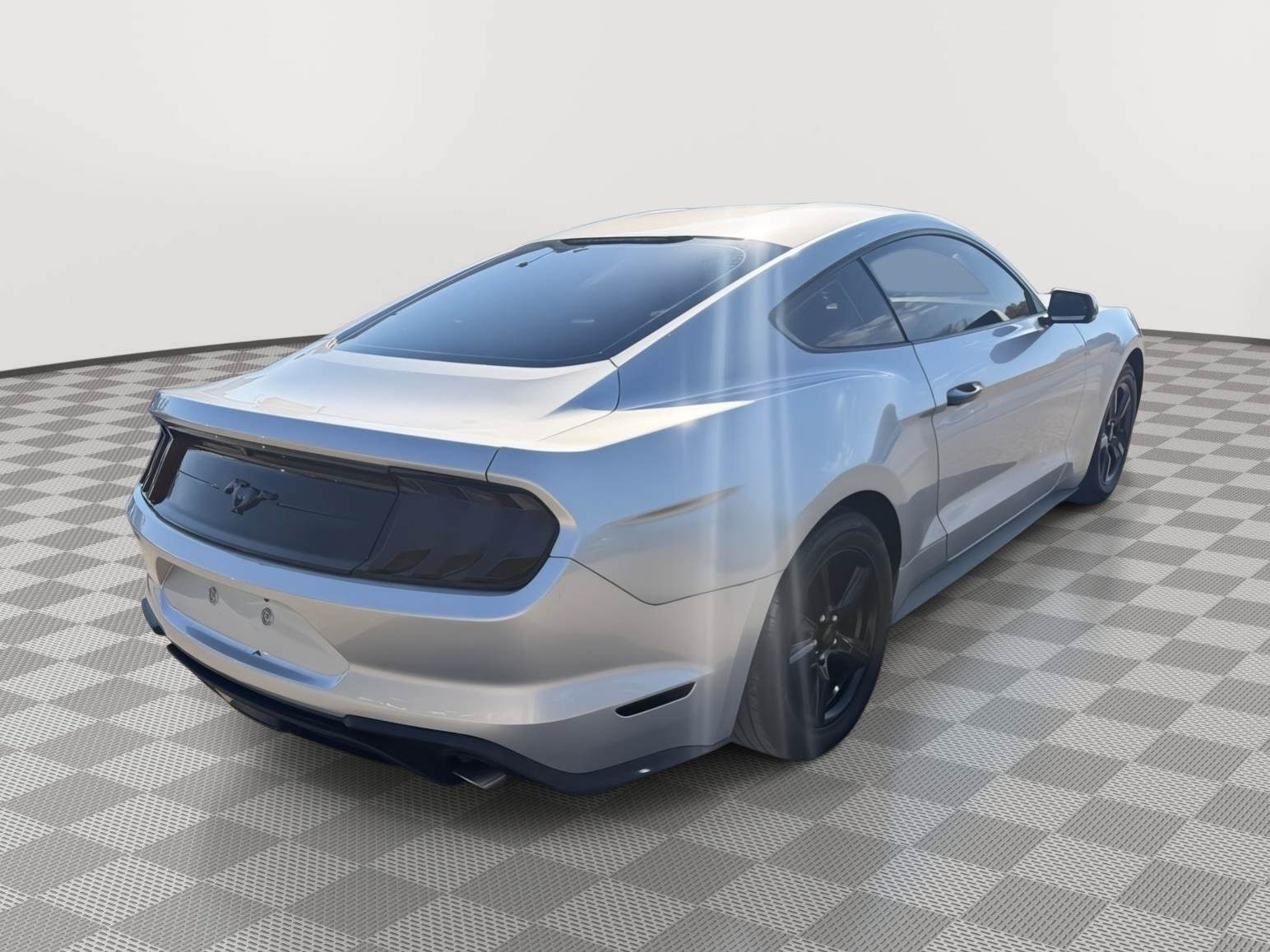Used 2018 Ford Mustang Coupe RWD image 7