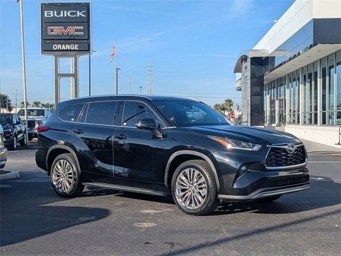 Used 2023 Toyota Highlander Platinum image 2