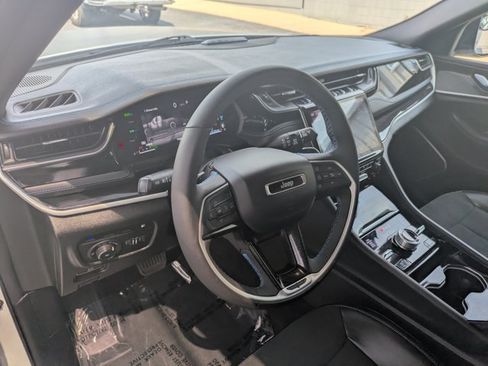 Used 2023 Jeep Grand Cherokee Trailhawk w/ Advanced Protech Group II AWD/4WD image 17