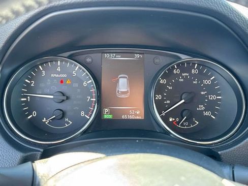 Used 2017 Nissan Rogue SV w/ SV Premium Package image 11