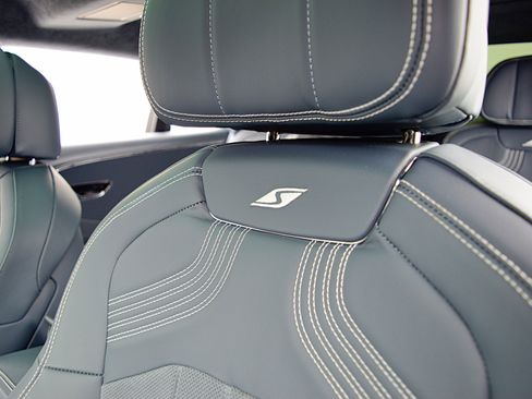 Used 2023 Bentley Flying Spur V8 image 29