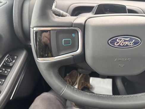 Used 2025 Ford Expedition Active image 19