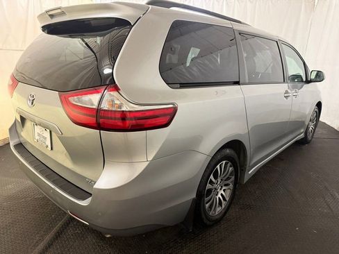 Used 2019 Toyota Sienna XLE w/ XLE Navigation Package image 12