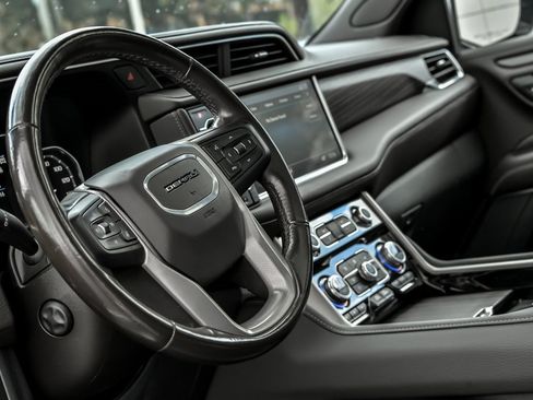 Used 2021 GMC Yukon Denali w/ Denali Premium Package image 19