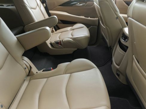 Used 2020 Cadillac Escalade Platinum AWD/4WD image 32