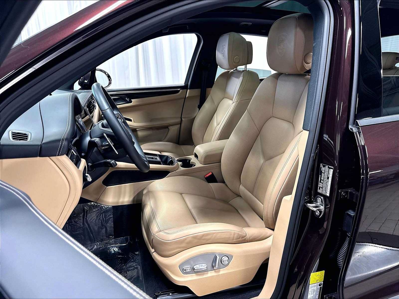 Used 2026 Porsche Macan AWD/4WD image 7