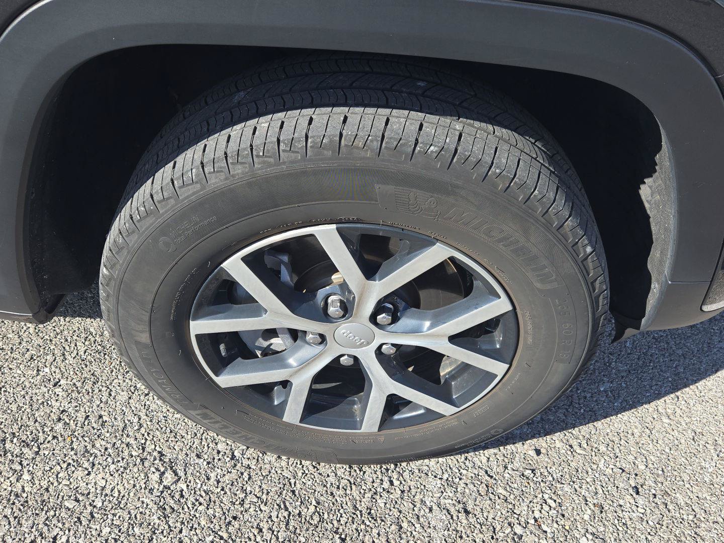 Used 2024 Jeep Grand Cherokee L Limited AWD/4WD image 9