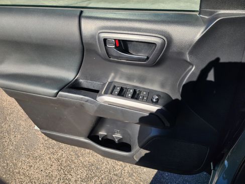 Used 2023 Toyota Tacoma TRD Off-Road image 17