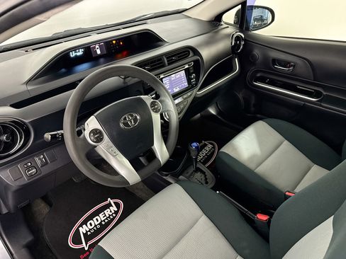 Used 2016 Toyota Prius C Two image 15