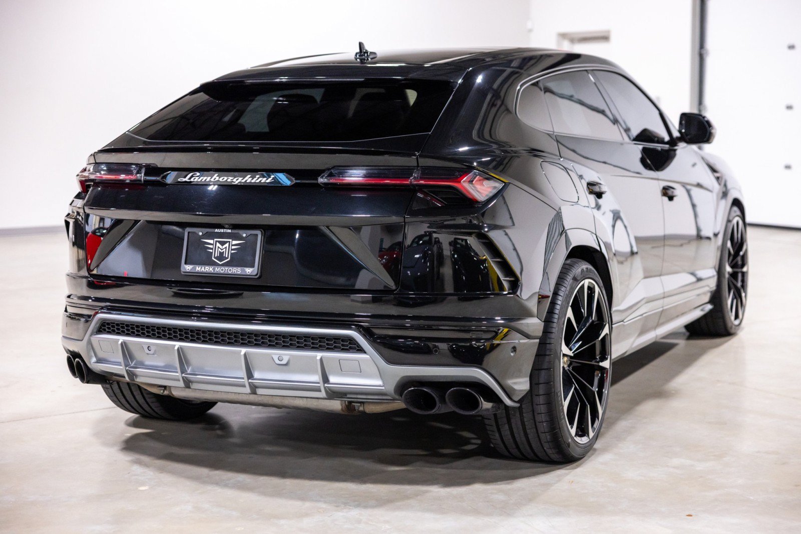 Used 2020 Lamborghini Urus AWD/4WD image 9