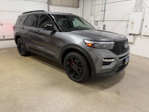 Certified 2023 Ford Explorer ST w/ Equipment Group 401A AWD/4WD image 4