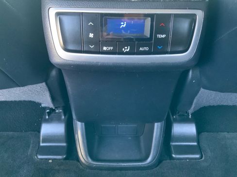 Used 2017 Toyota Highlander Plus FWD image 18