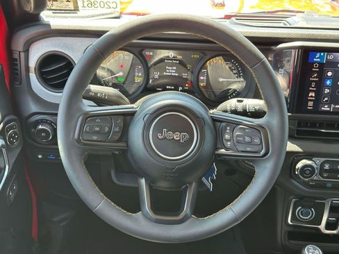 Used 2024 Jeep Wrangler Unlimited w/ Convenience Group AWD/4WD image 12
