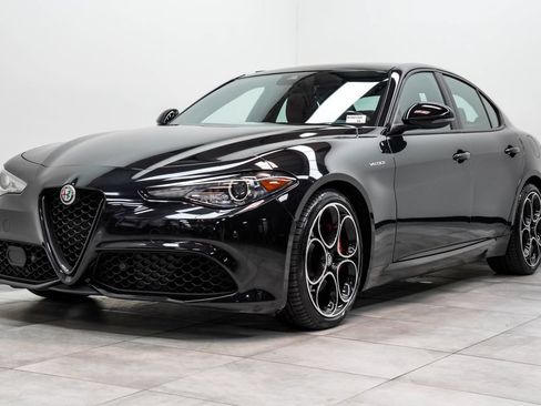 Used 2022 Alfa Romeo Giulia Veloce RWD image 7