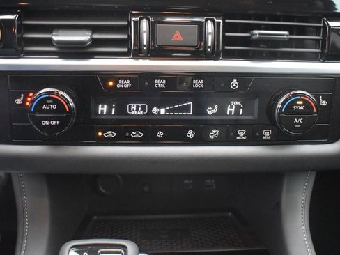 Used 2024 Nissan Pathfinder SL w/ Lighting Package (N92) image 27