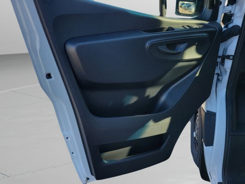 Used 2025 Mercedes-Benz Sprinter 2500 image 39