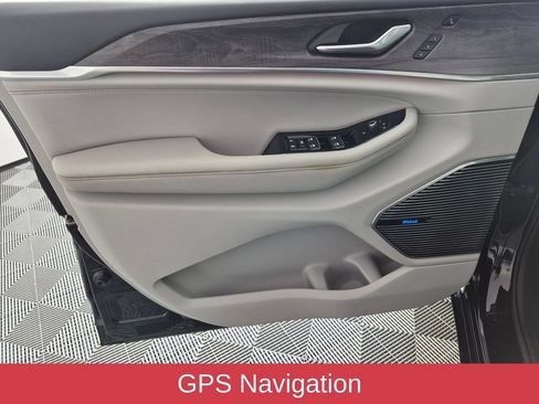 Certified 2021 Jeep Grand Cherokee L Overland w/ Luxury Tech Group IV AWD/4WD image 11