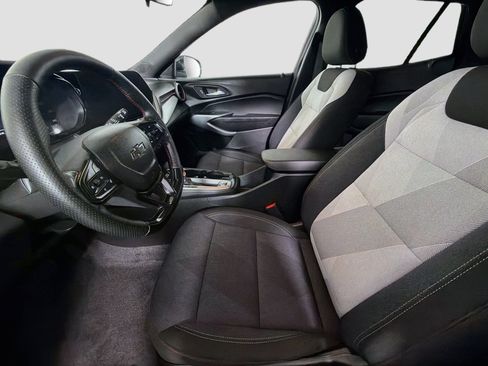 Used 2025 Chevrolet Trax RS w/ Driver Confidence Package FWD image 13