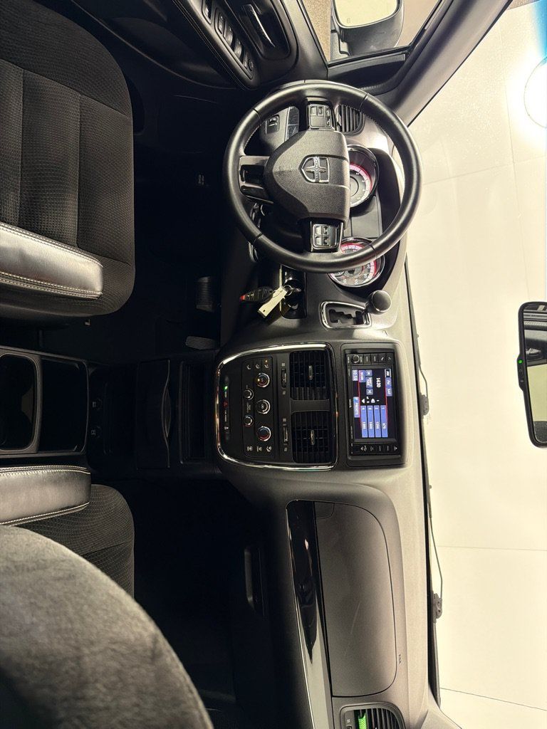 Used 2017 Dodge Grand Caravan SE FWD image 24