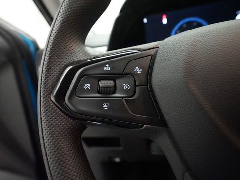 Used 2025 Chevrolet TrailBlazer LT AWD/4WD image 17