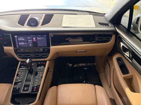 Used 2023 Porsche Macan AWD/4WD image 25