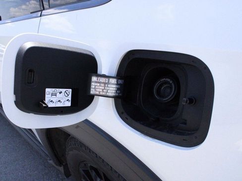 Used 2025 Nissan Armada PRO-4X AWD/4WD image 18
