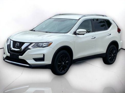 Used 2018 Nissan Rogue SV w/ Premium Package image 2