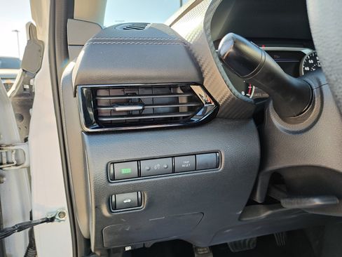 Used 2024 Nissan Sentra SV FWD image 23