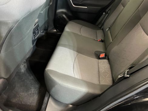 Used 2025 Toyota RAV4 XLE AWD/4WD image 21