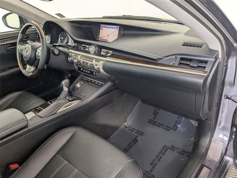Used 2016 Lexus ES 350 w/ Luxury Package w/Wood Trim image 28