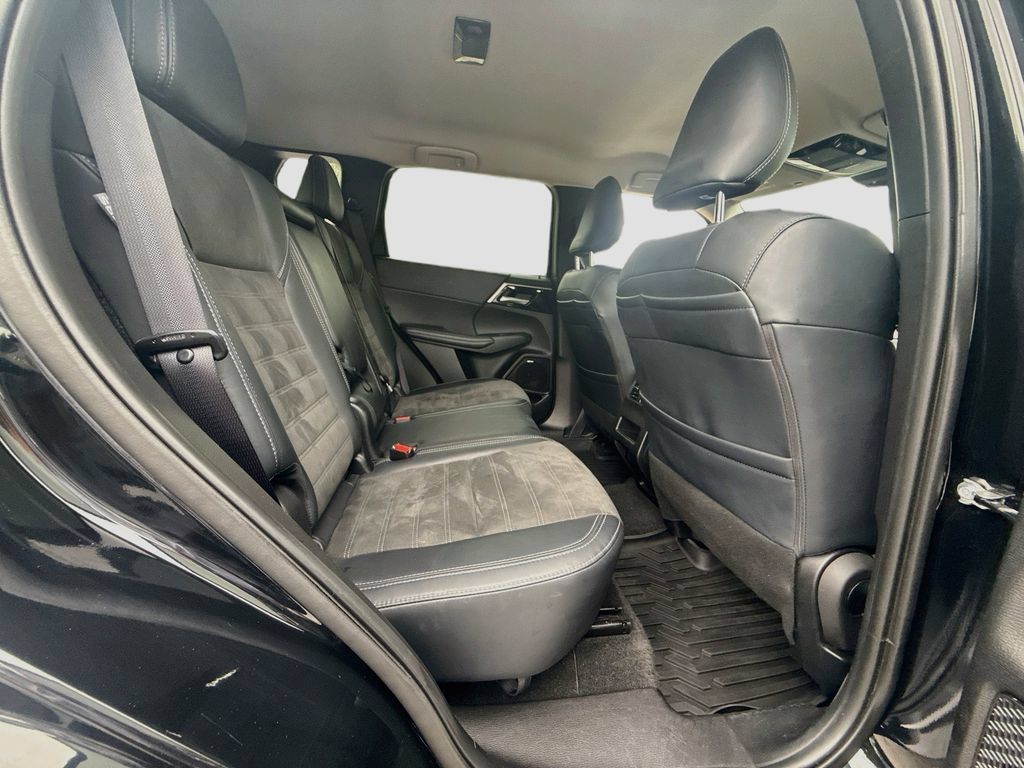 Used 2025 Mitsubishi Outlander SE FWD image 31