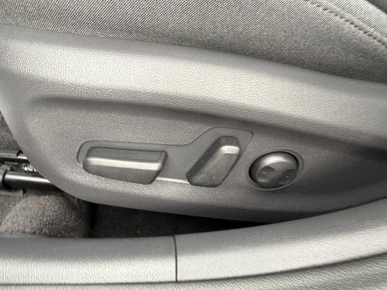 Used 2020 Hyundai Ioniq SEL FWD image 16