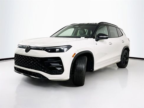 New 2026 Volkswagen Tiguan SE R-Line image 2