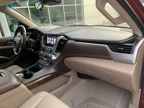 Used 2018 Chevrolet Suburban LT w/ Luxury Package AWD/4WD image 11
