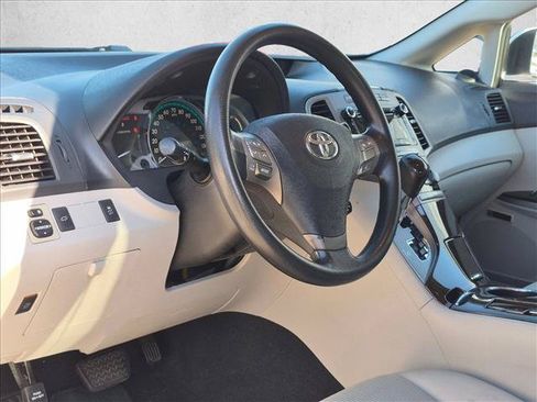 Used 2011 Toyota Venza w/ Convenience Pkg FWD image 2
