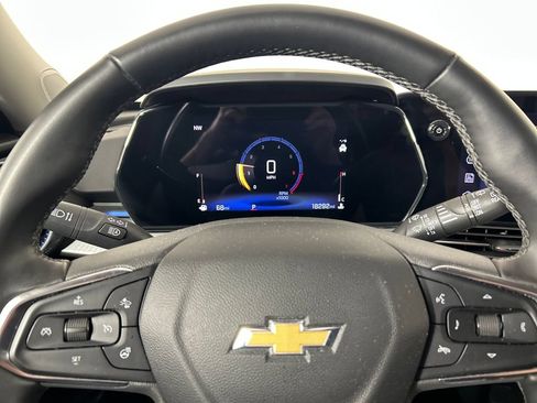 Used 2024 Chevrolet Trax LT w/ Sunroof Package FWD image 13